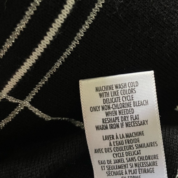 Elegant Black sweater with silver and white thread by August Max Wom size XL - Picture 6 of 7